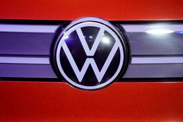 Power Play Volkswagen abruptly pulls plug on South Korean battery makers
